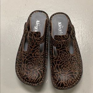 Alegria clogs